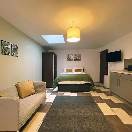Grand Suites Near Heathrow *