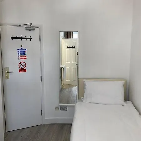 F19- Bright Studio For 1 Near Paddington Apartment London