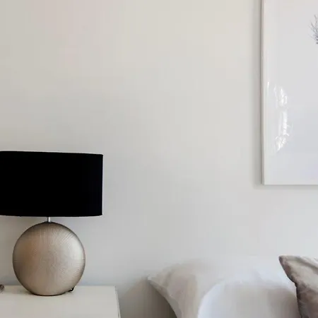 Holiday home Modern Family In Close To Amenities And Train London