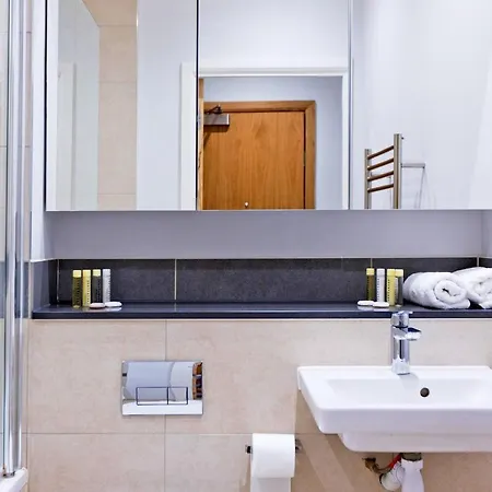 Highbury Holloway - Conveinent Location London