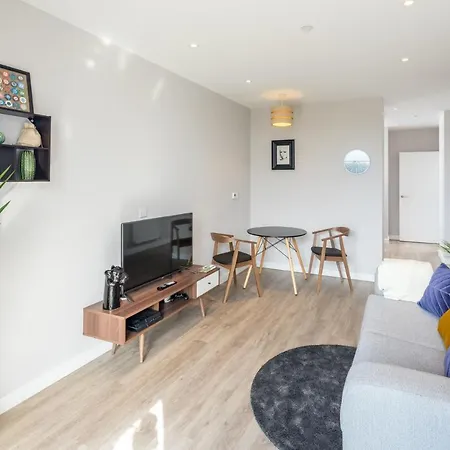 Vertex Luxury * Croydon