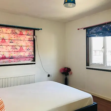 Holiday home Spacious House 15min To Canary Wharf/o2/excel/central