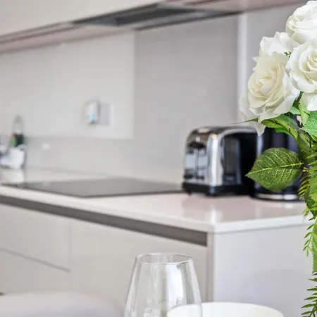 Lux 2 & 3 Bed In Camden Town Free Wifi By Aparts * London