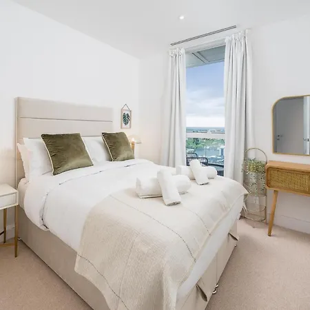 Luxurious Spacious 2bed Skyline River Views By Canary Wharf Appartement Londen