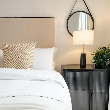 Luxurious Spacious 2bed Skyline River Views By Canary Wharf Londen