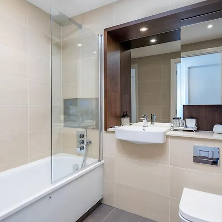 Luxurious Spacious 2bed Skyline River Views By Canary Wharf Londen