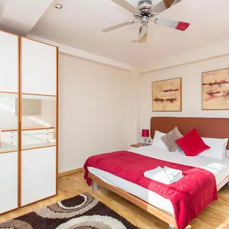 Roland House Apartment *