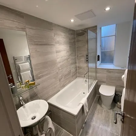 Roland House Apartment
