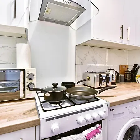 West Serviced Apartments: 2-bed, 2-bath With Parking Near Station Apartment *