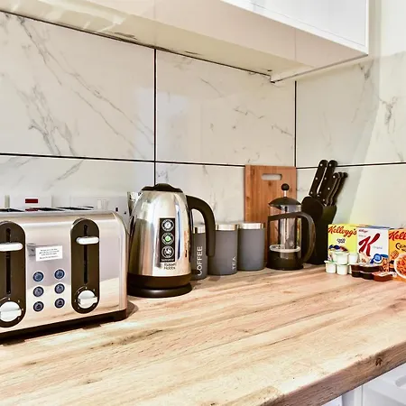 West Serviced Apartments: 2-bed, 2-bath With Parking Near Station Apartment
