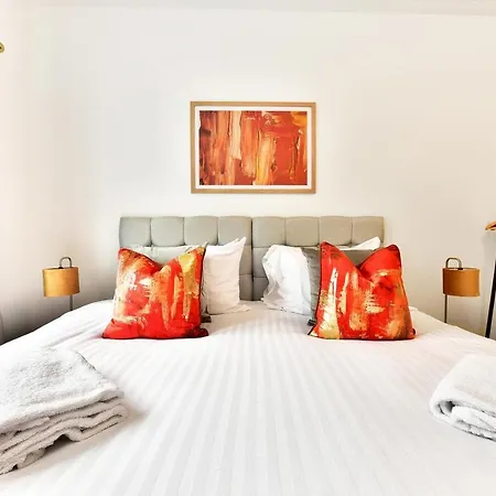 West Serviced Apartments: 2-bed, 2-bath With Parking Near Station *