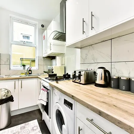 Apartment West Serviced Apartments: 2-bed, 2-bath With Parking Near Station