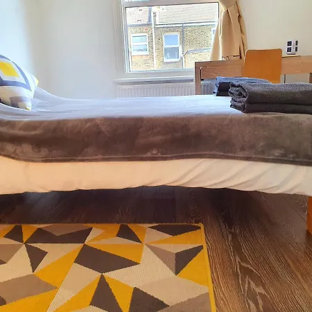 Homestay In Queen's Park *