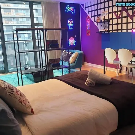 80s Retro 1bed Studio Serviced Canary Wharf Perfect For Solo & Couple Travellers Apartment