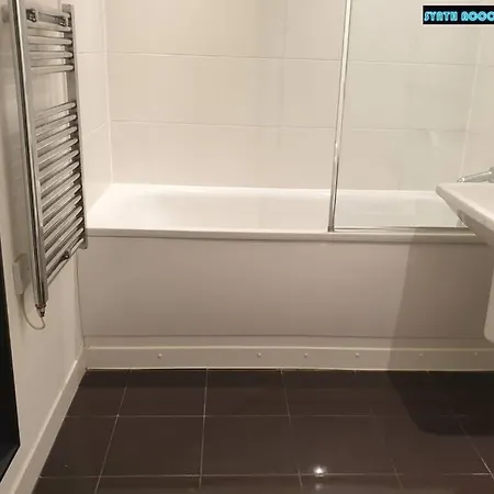 80s Retro 1bed Studio Serviced Canary Wharf Perfect For Solo & Couple Travellers Apartment *