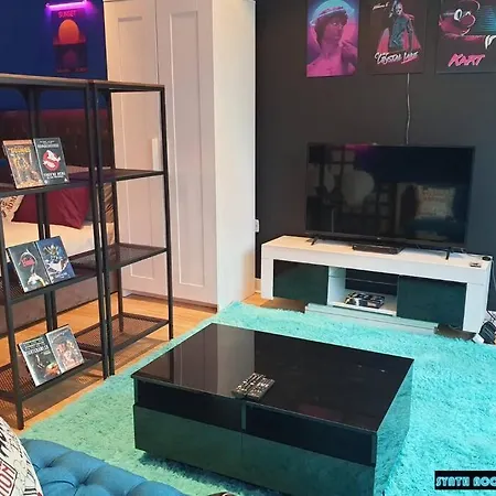 80s Retro 1bed Studio Serviced Canary Wharf Perfect For Solo & Couple Travellers *