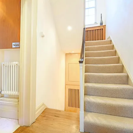 Luxury Massive Townhouse By Harrods Apartment