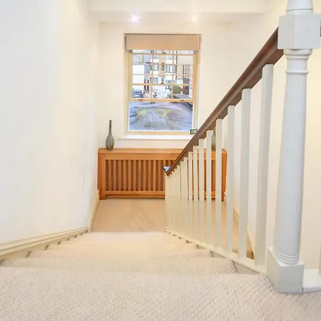 Luxury Massive Townhouse By Harrods Apartment