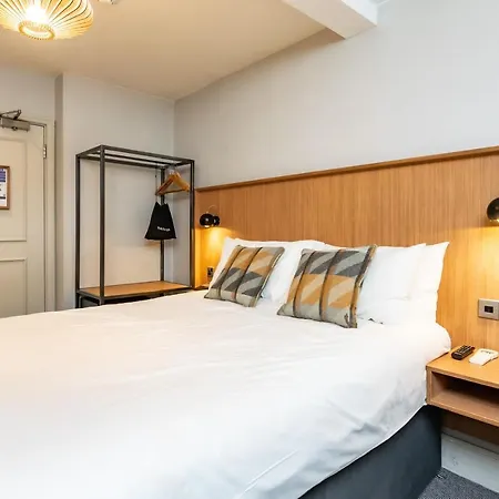 Victoria Hotel London