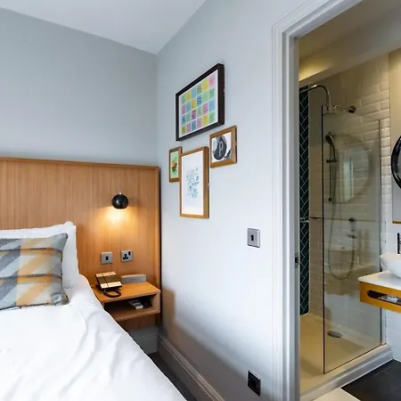 Hotel Victoria London