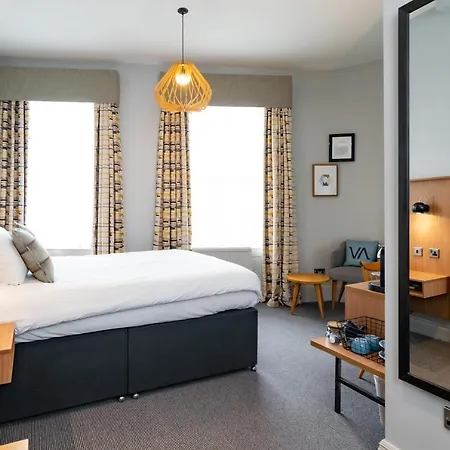 Victoria Hotel 2*