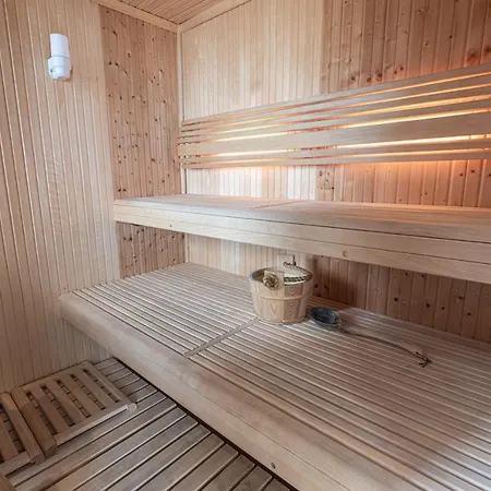 Apartment Charming Houseboat Featuring A Sauna London
