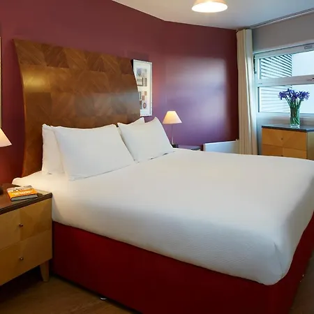 Marlin Bridge - Empire Square 4*