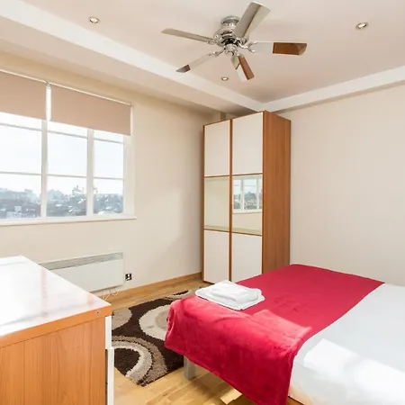 Roland House Apartment *