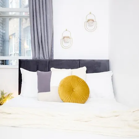 Perfect For Business & Corporate Stays - Three Bed With View Shoreditch Apartment London