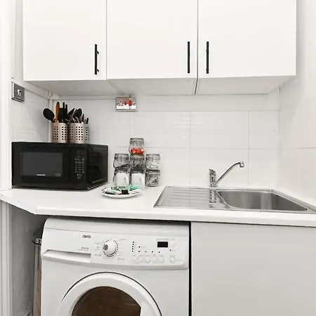 Soho Apartment, Theatres & Old Compton Street * London
