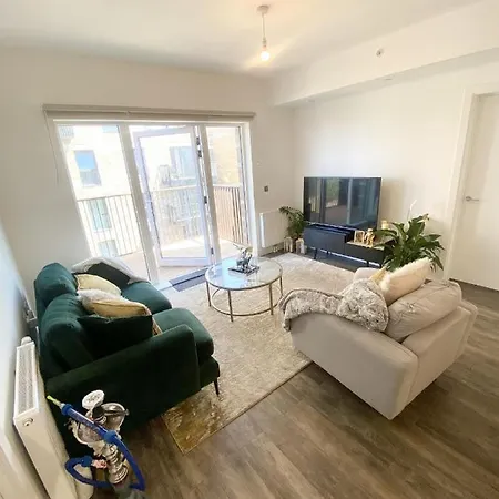 Air Airport 2 Bedroom * London
