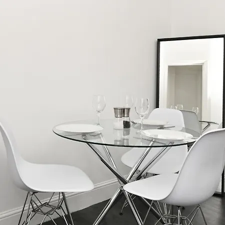 Covent Garden & Soho, Cosy & Cool, Spacious * لندن