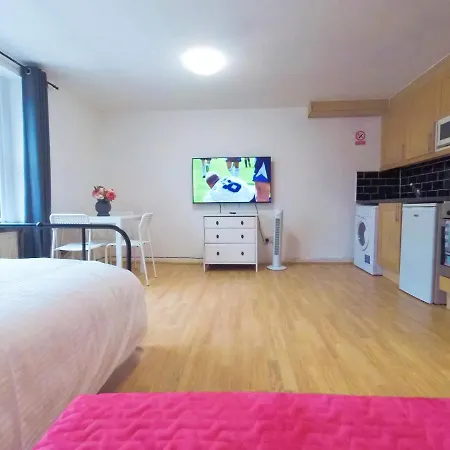 Luna 218 Flat 3 At Marble Arch Apartment