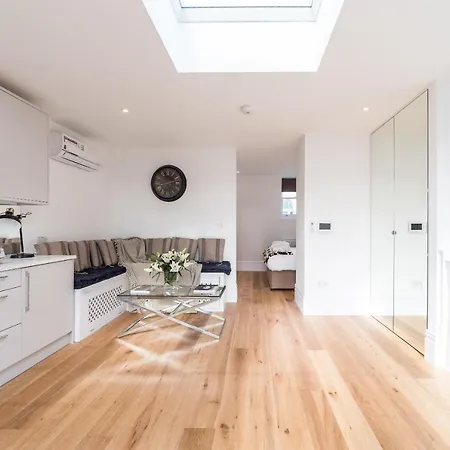 Apartment Luxury Flat With Sw Balcony In Fulham Broadway