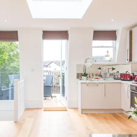 Apartment Luxury Flat With Sw Balcony In Fulham Broadway London