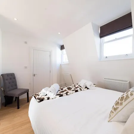 Apartment Luxury Flat With Sw Balcony In Fulham Broadway *