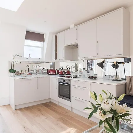 Apartment Luxury Flat With Sw Balcony In Fulham Broadway *