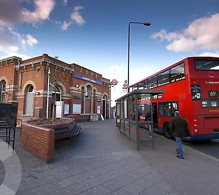 Comfy Rooms. Shared East Homestay. * London