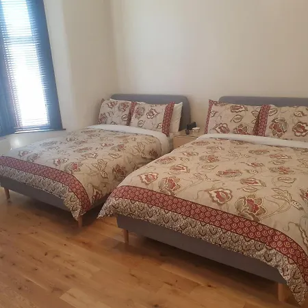 London Luxury 2 Bedroom Flat 5min Walk From Overground, With Free Wifi, Free Parking-sleeps X6 Apartment *