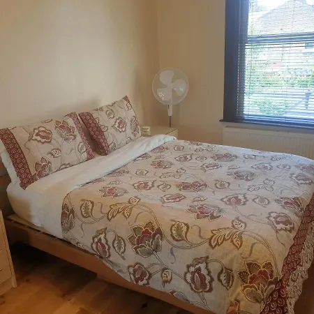 Apartment London Luxury 2 Bedroom Flat 5min Walk From Overground, With Free Wifi, Free Parking-sleeps X6