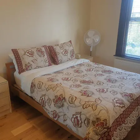London Luxury 2 Bedroom Flat 5min Walk From Overground, With Free Wifi, Free Parking-sleeps X6 Apartment *