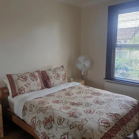 Apartment London Luxury 2 Bedroom Flat 5min Walk From Overground, With Free Wifi, Free Parking-sleeps X6 Ilford