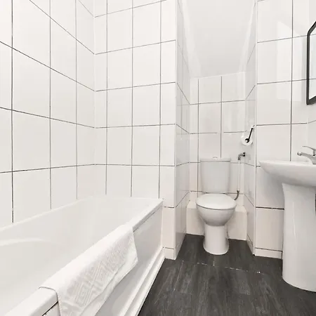 Soho Apartment, Theatres & Old Compton Street *