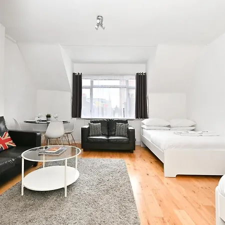 Soho Apartment, Theatres & Old Compton Street *