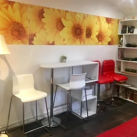 Homestay Comfy Rooms. Shared East Homestay. London