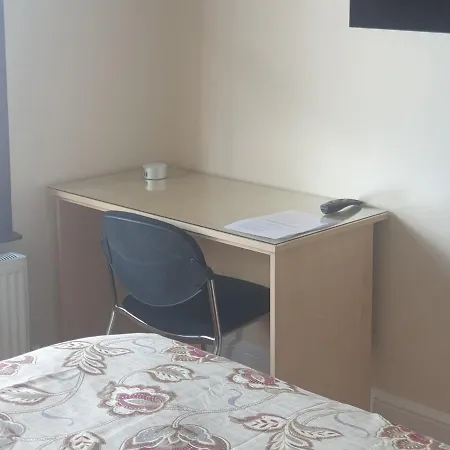 Apartment London Luxury 2 Bedroom Flat 5min Walk From Overground, With Free Wifi, Free Parking-sleeps X6 Ilford