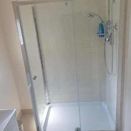 London Luxury 2 Bedroom Flat 5min Walk From Overground, With Free Wifi, Free Parking-sleeps X6 * Ilford