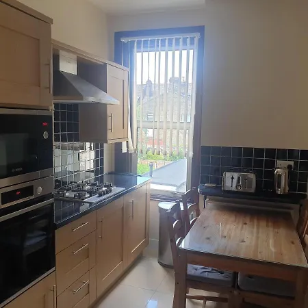 London Luxury 2 Bedroom Flat 5min Walk From Overground, With Free Wifi, Free Parking-sleeps X6