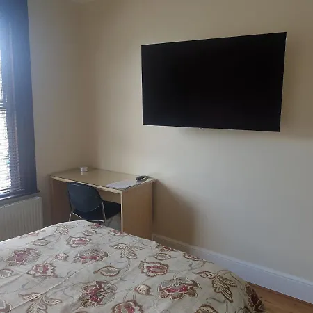 London Luxury 2 Bedroom Flat 5min Walk From Overground, With Free Wifi, Free Parking-sleeps X6 Apartment