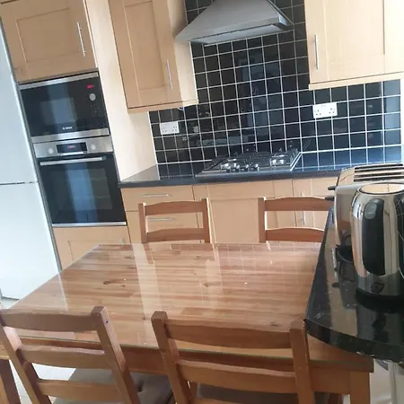 London Luxury 2 Bedroom Flat 5min Walk From Overground, With Free Wifi, Free Parking-sleeps X6 Apartment *